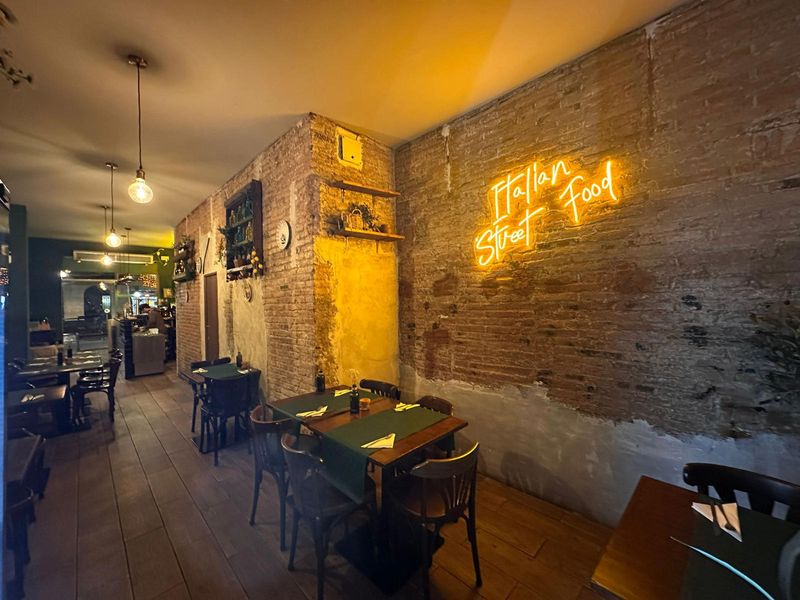 Bar en traspàs Barcelona. Ref: 2217. Kamvy