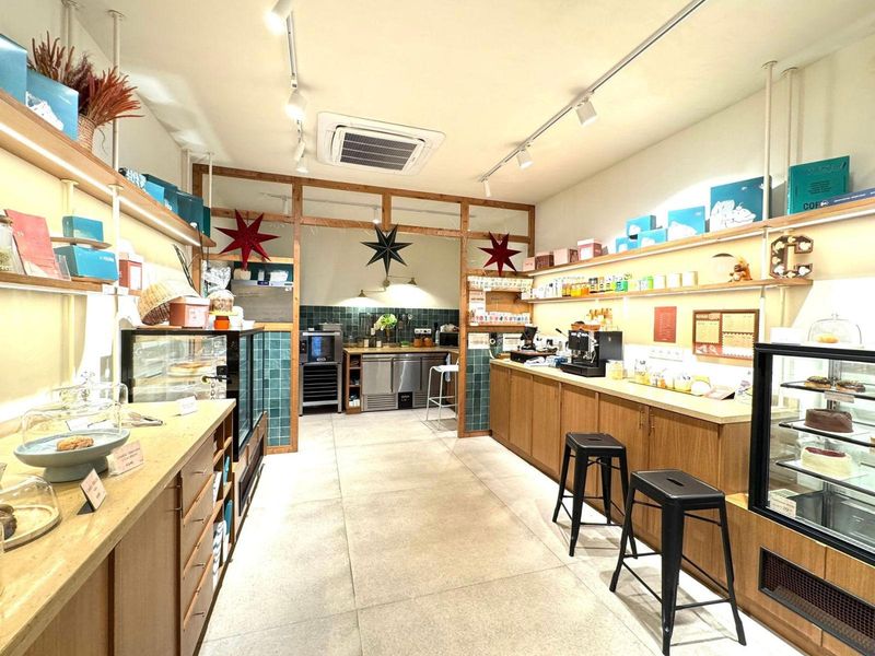 Local Comercial en traspaso Badalona, Barcelona. Ref: 2240. Kamvy