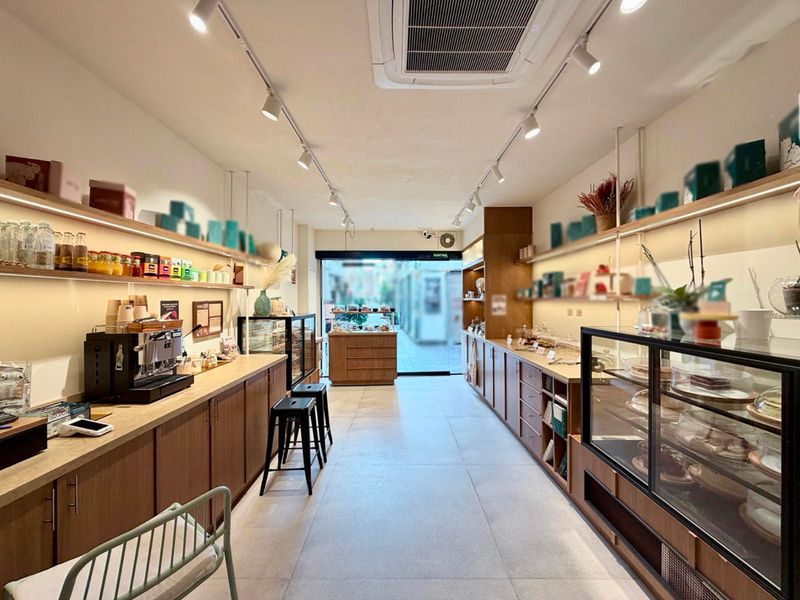 Comercial Premise for trade sale Badalona, Barcelona. Ref: 2240. Kamvy