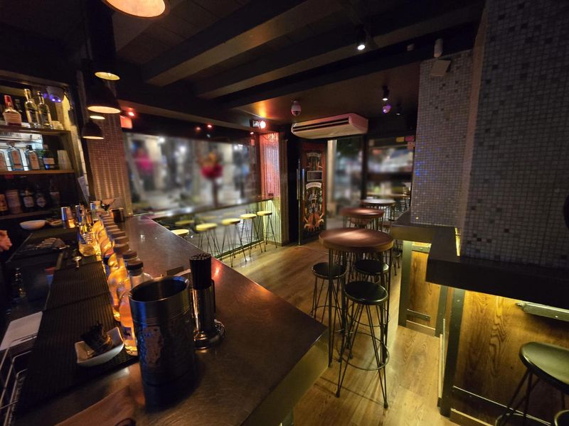 Bar en traspàs Barcelona. Ref: 2250. Kamvy