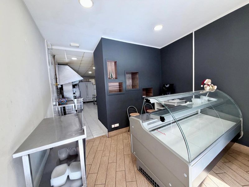 Shop for trade sale Sant Feliu de Llobregat, Barcelona. Ref: 2303. Kamvy