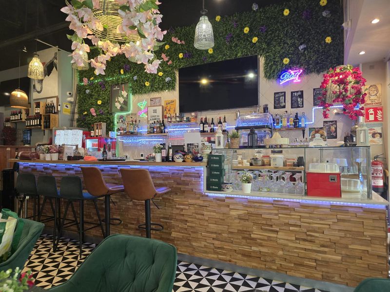 Restaurant for trade sale Barcelona. Ref: 2420. Kamvy