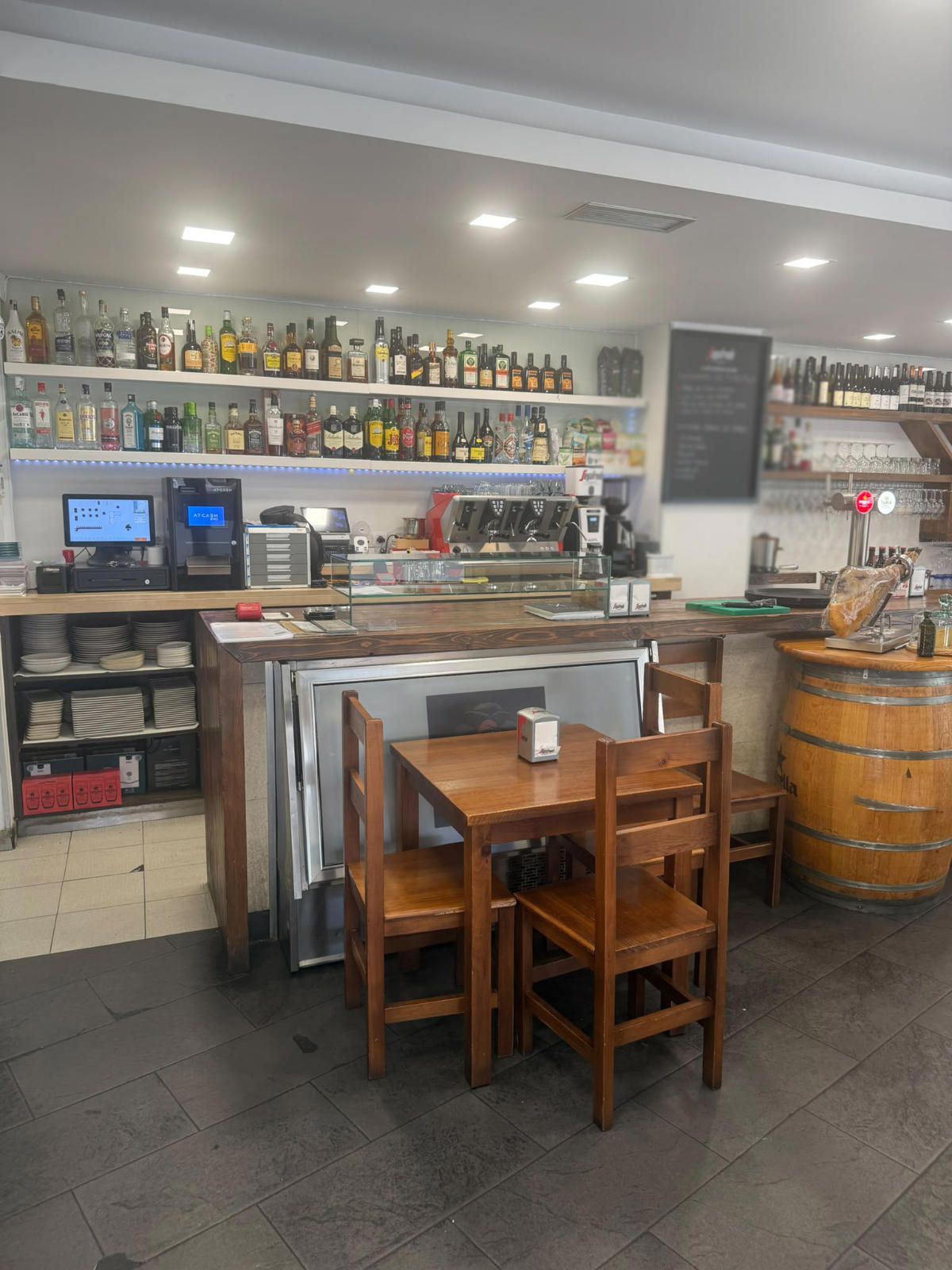 Interesting restaurant available for lease transfer in Granollers, Barcelona. - Foto 11