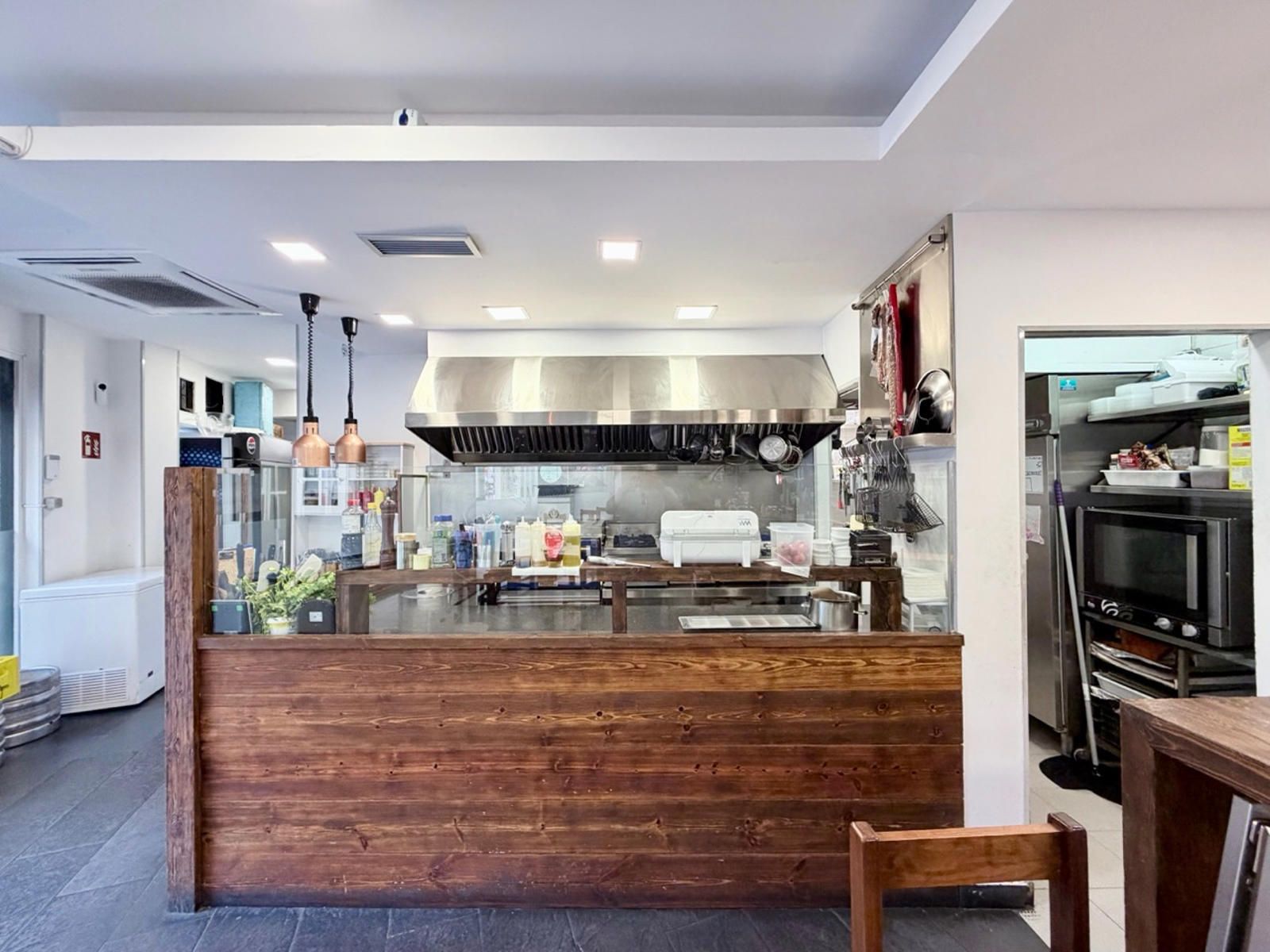 Interesting restaurant available for lease transfer in Granollers, Barcelona. - Foto 6