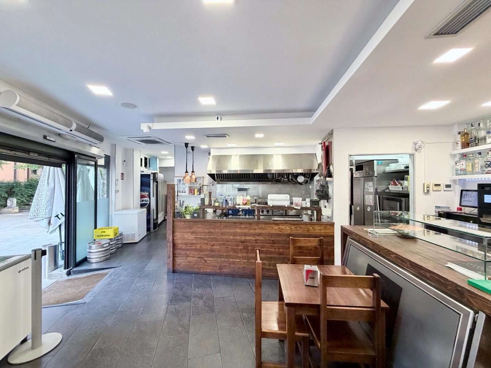 Interesting restaurant available for lease transfer in Granollers, Barcelona. - Foto 9