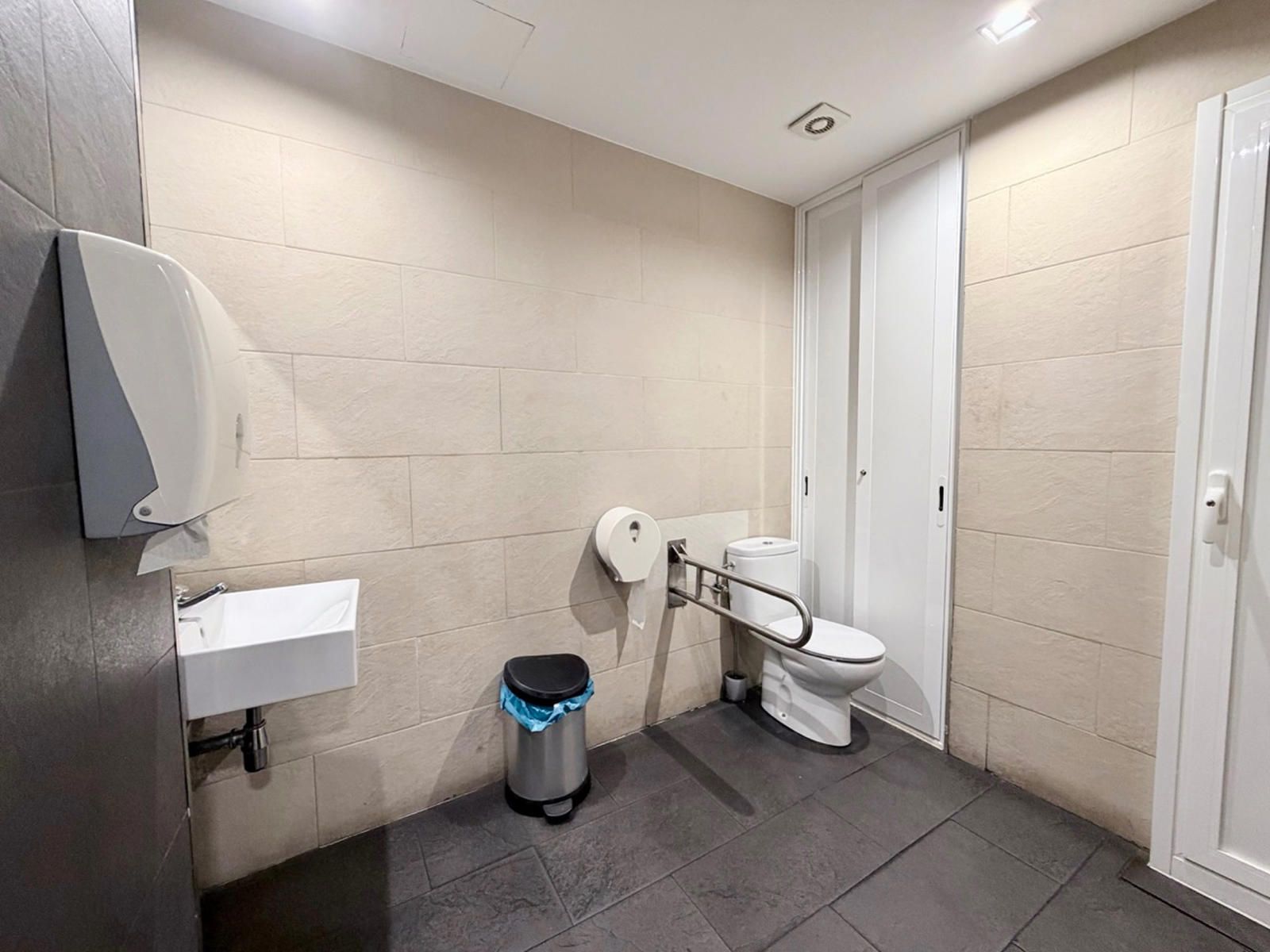 Interesting restaurant available for lease transfer in Granollers, Barcelona. - Foto 17