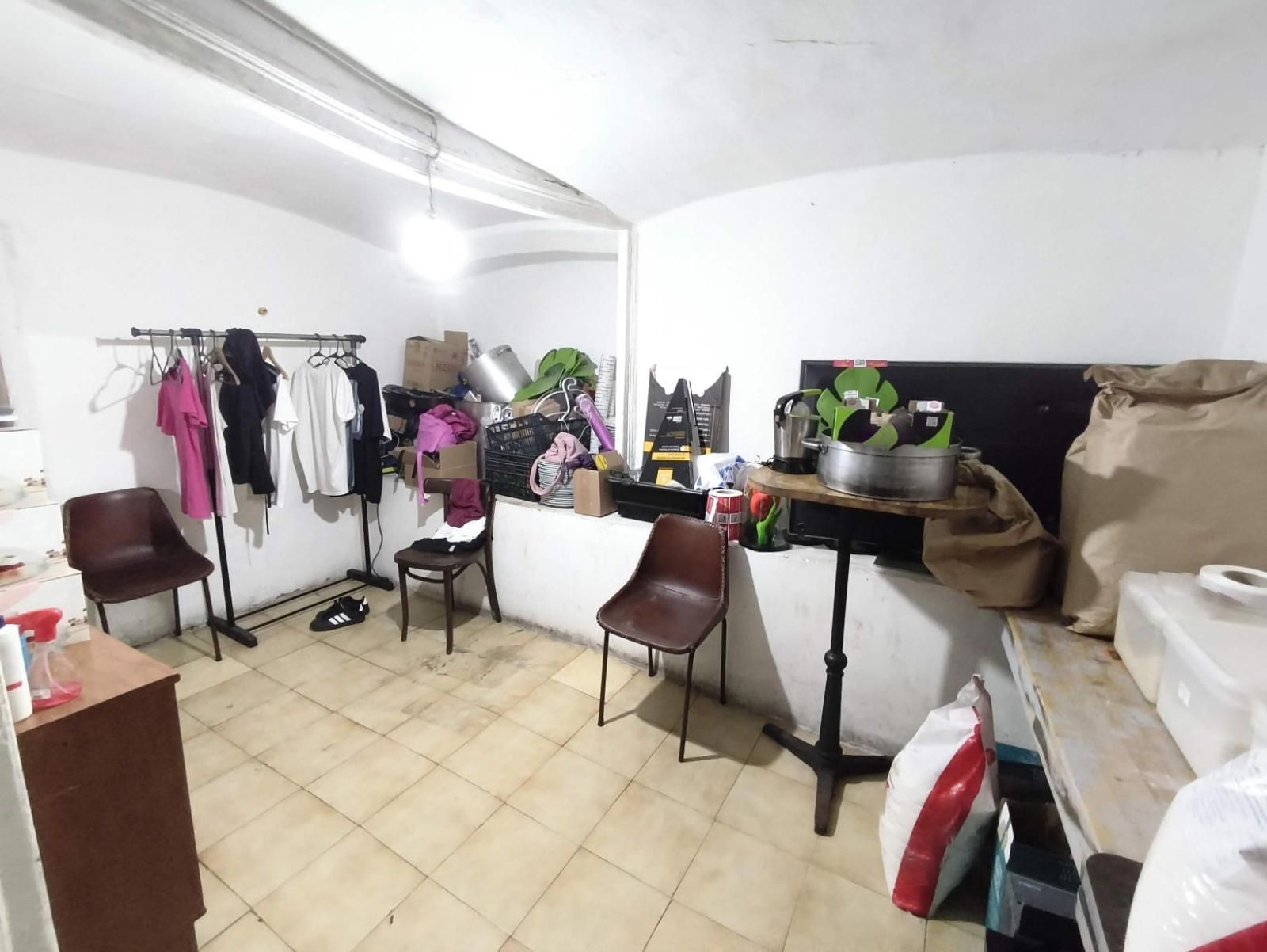 Interesting restaurant available for lease transfer in Ciutat Vella, Barcelona. - Foto 18