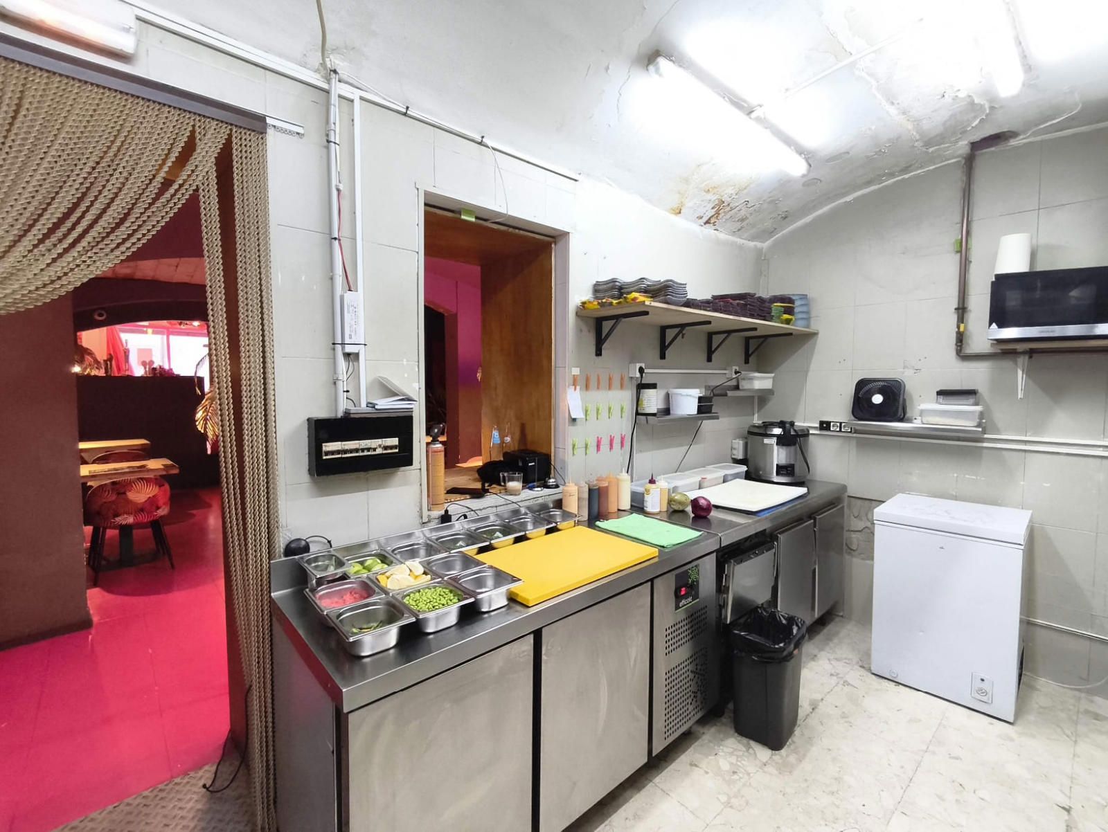 Interesting restaurant available for lease transfer in Ciutat Vella, Barcelona. - Foto 13