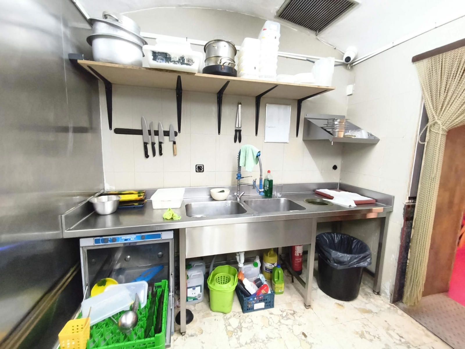 Interesting restaurant available for lease transfer in Ciutat Vella, Barcelona. - Foto 14