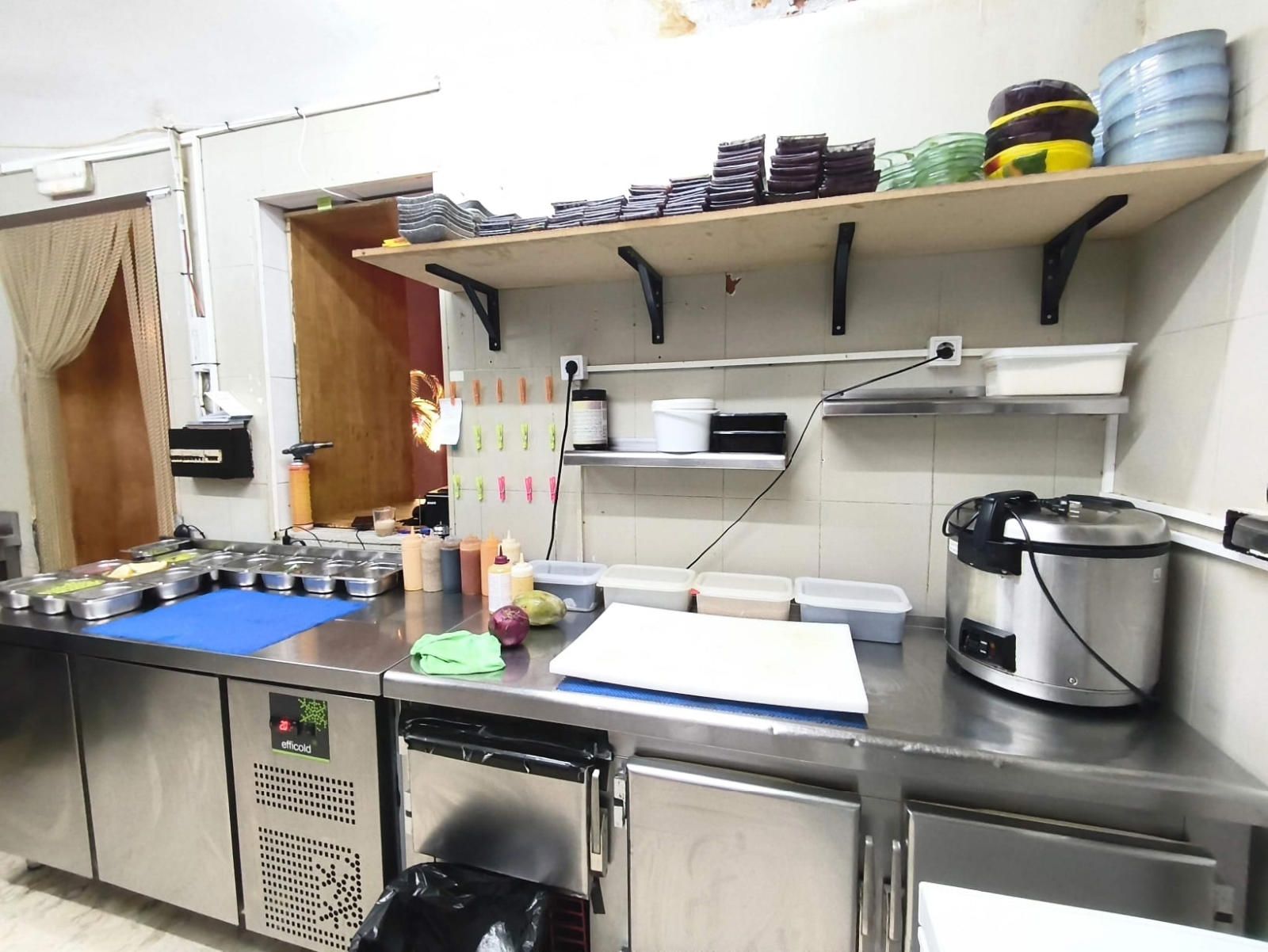 Interesting restaurant available for lease transfer in Ciutat Vella, Barcelona. - Foto 16