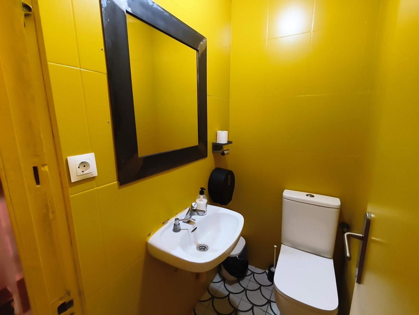 Interesting restaurant available for lease transfer in Ciutat Vella, Barcelona. - Foto 21