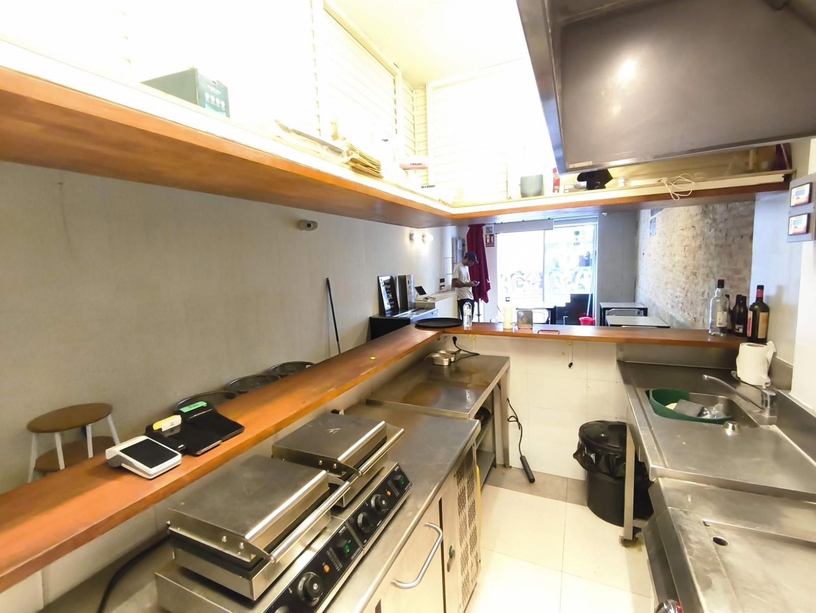 Bar-Restaurant for Lease with Large Terrace in Gràcia, Barcelona - Foto 4