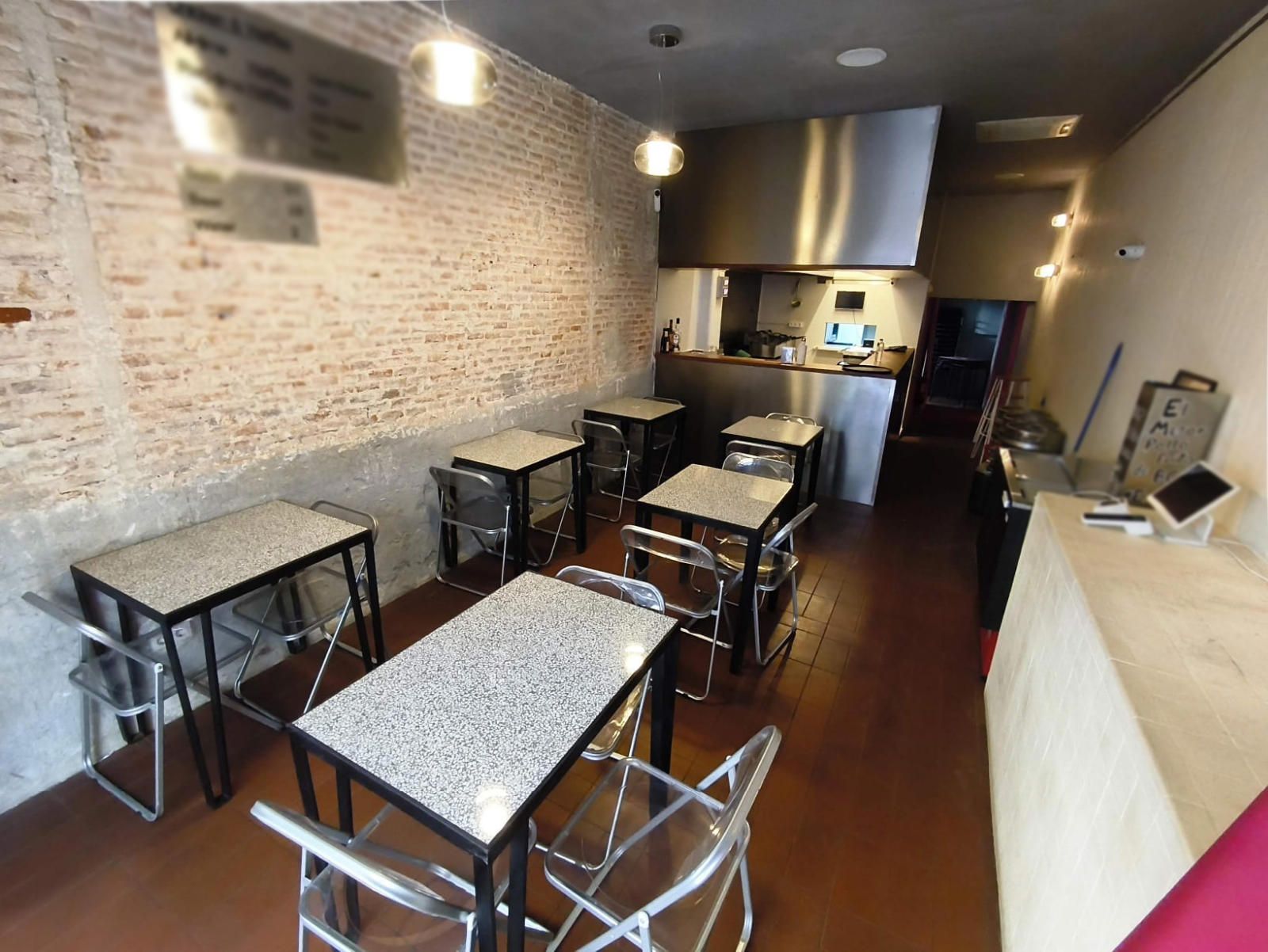 Bar-Restaurant for Lease with Large Terrace in Gràcia, Barcelona - Foto 1