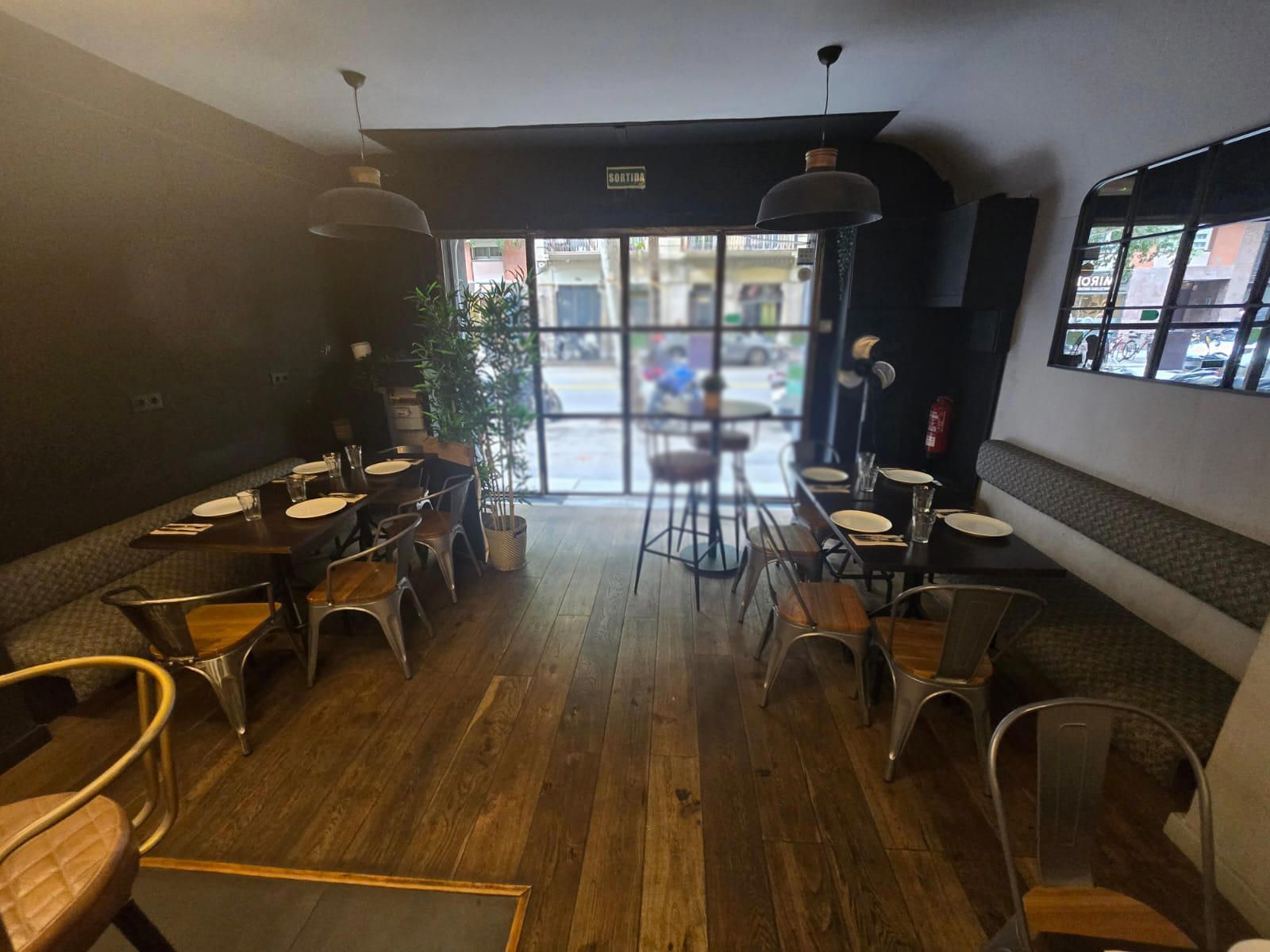 Beautiful restaurant for lease transfer with a C3-Mixed license in Eixample. - Foto 8