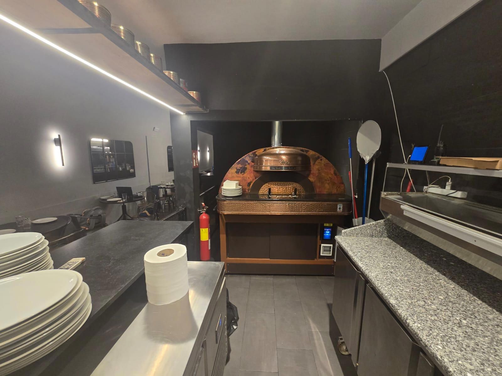 Beautiful restaurant for lease transfer with a C3-Mixed license in Eixample. - Foto 11