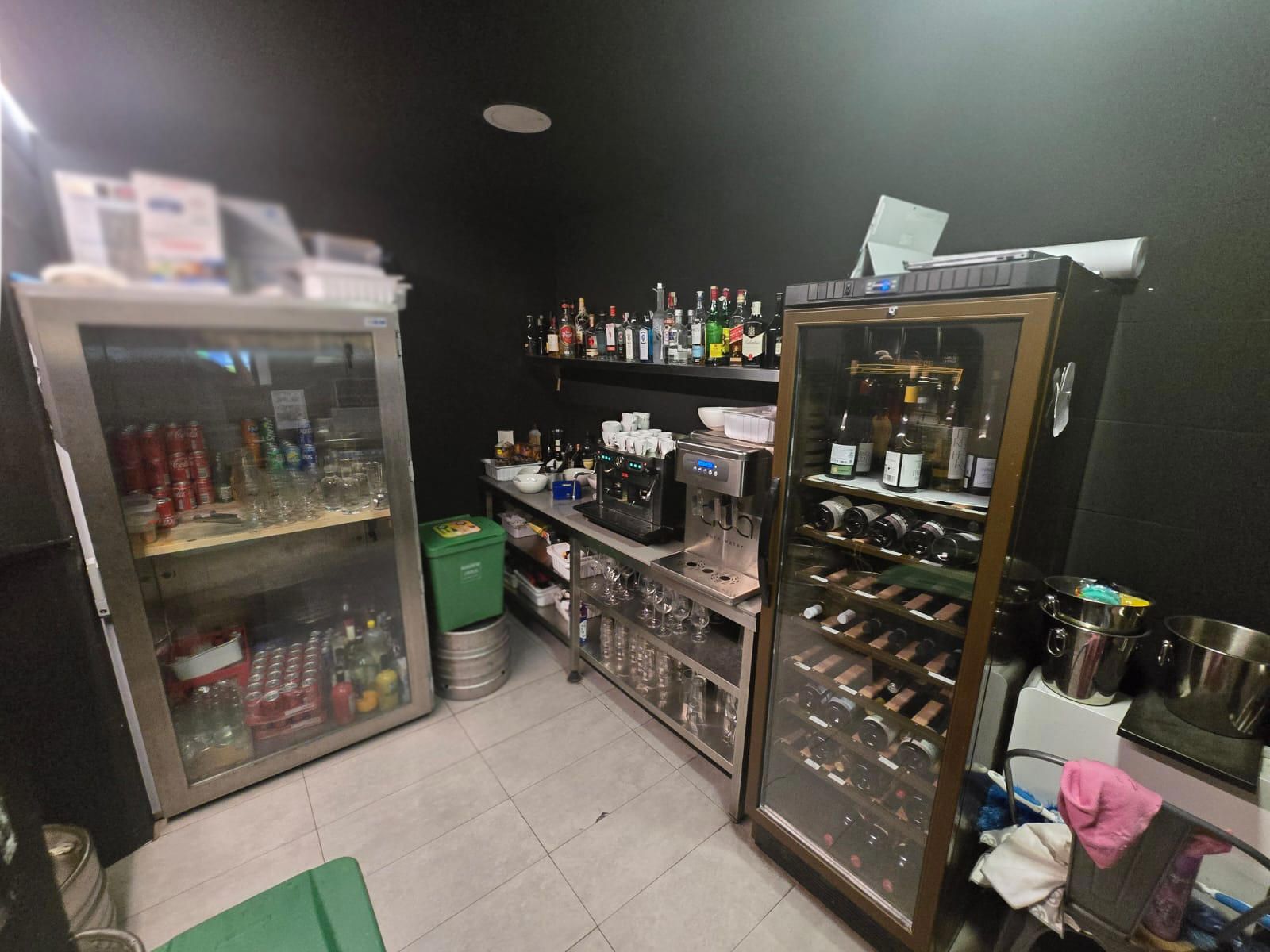 Beautiful restaurant for lease transfer with a C3-Mixed license in Eixample. - Foto 19