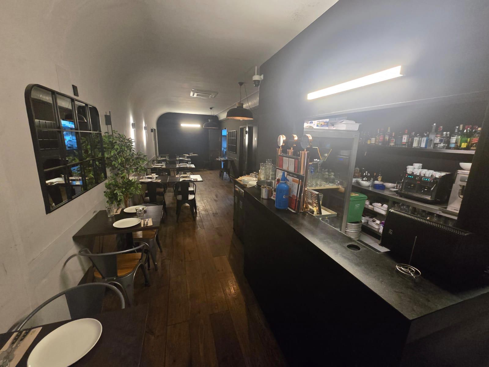 Beautiful restaurant for lease transfer with a C3-Mixed license in Eixample. - Foto 2