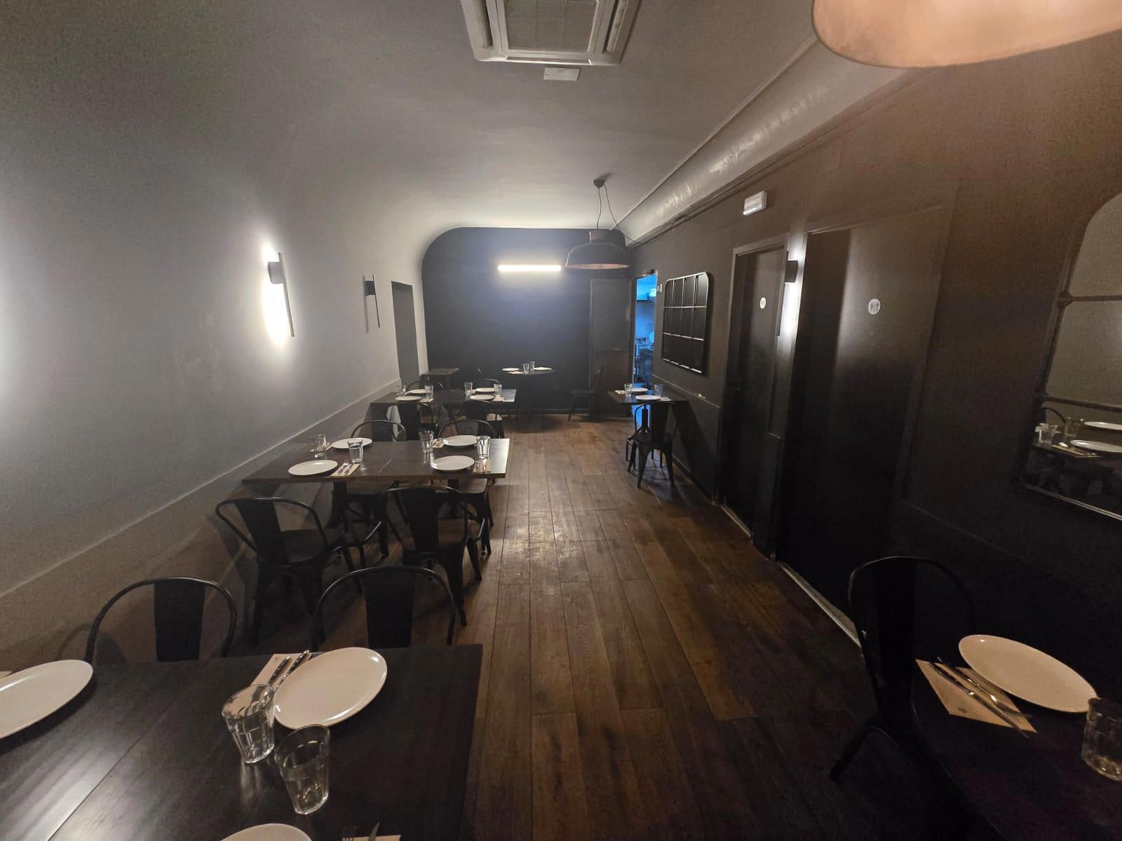 Beautiful restaurant for lease transfer with a C3-Mixed license in Eixample. - Foto 9