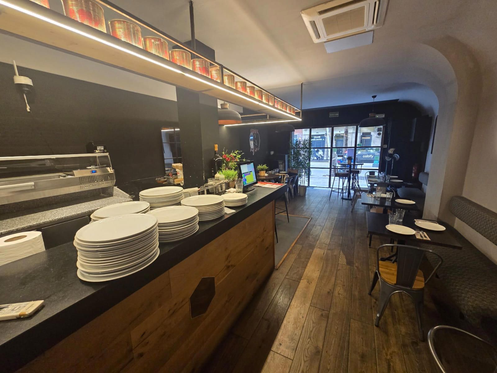 Beautiful restaurant for lease transfer with a C3-Mixed license in Eixample. - Foto 3