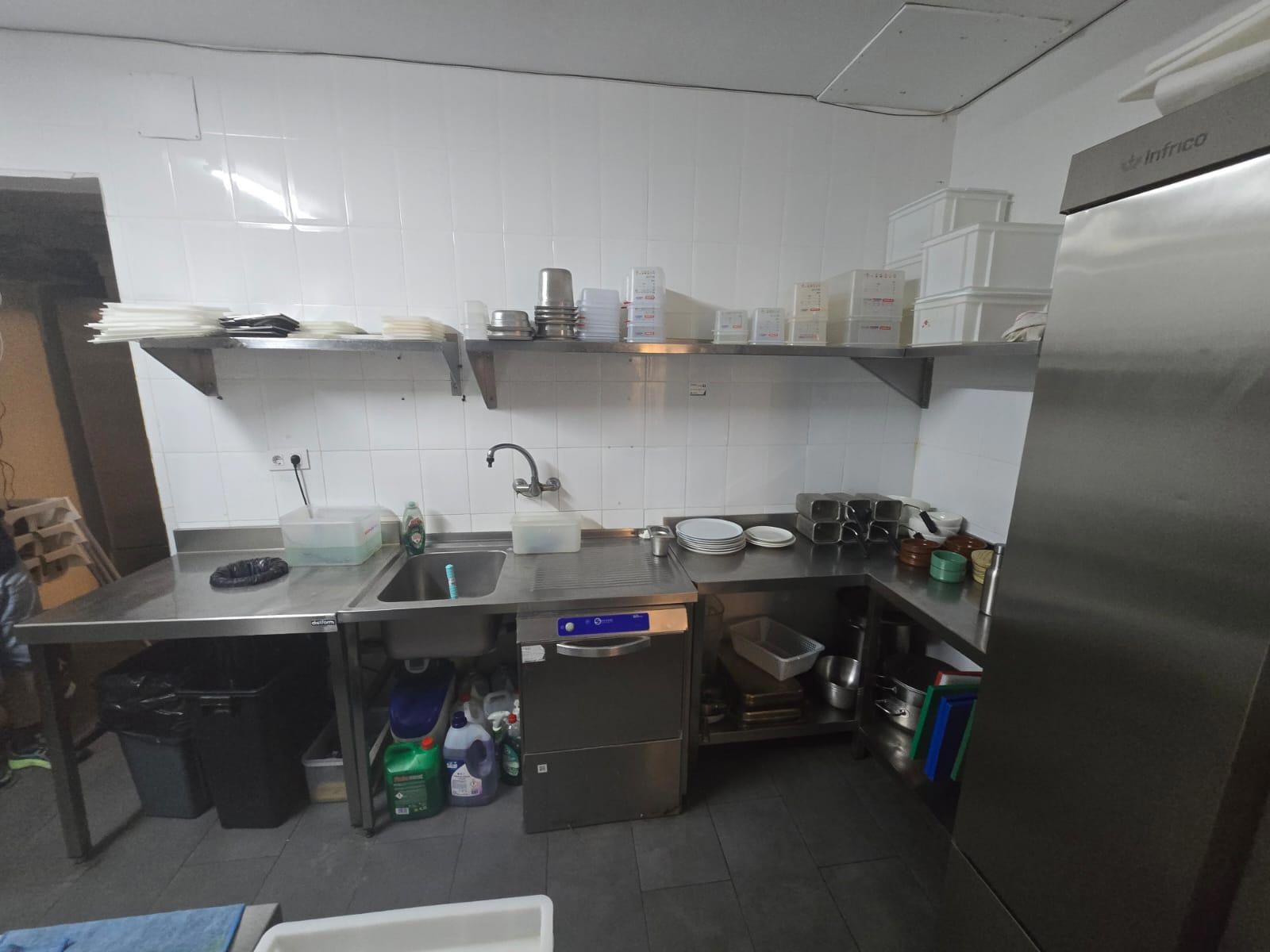 Beautiful restaurant for lease transfer with a C3-Mixed license in Eixample. - Foto 18