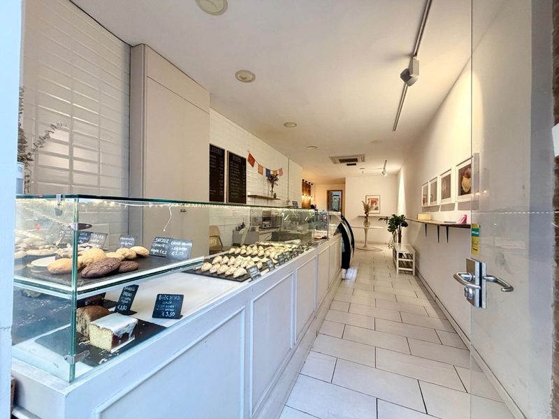 Tienda en traspaso Barcelona. Ref: 2452. Kamvy
