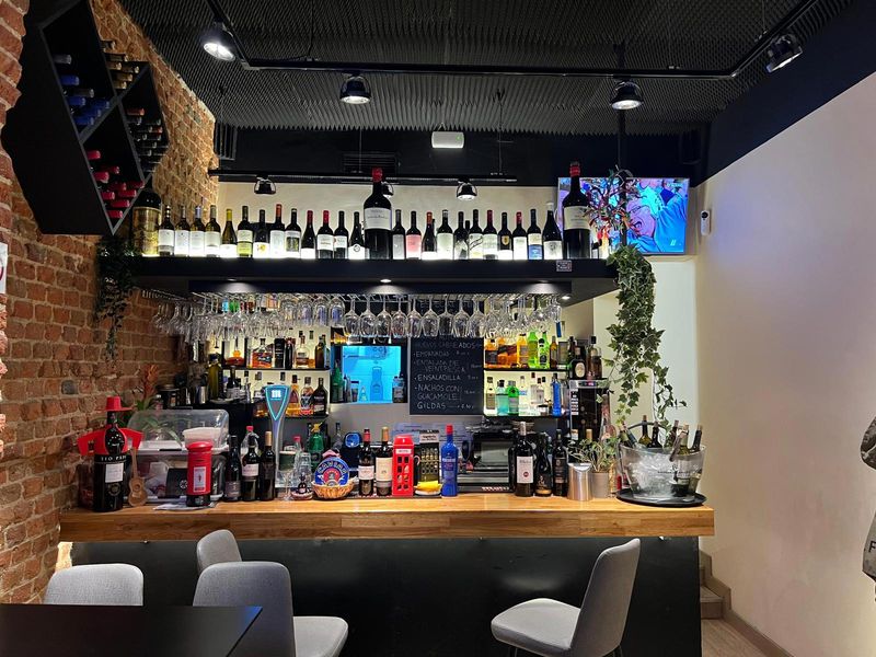 Bar en traspaso Madrid. Ref: 2457. Kamvy