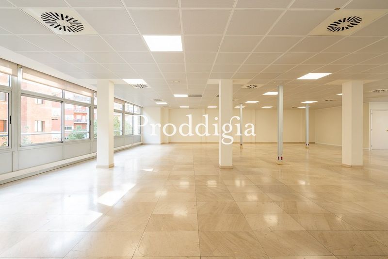 Fantástica oficina diáfana en Les Corts