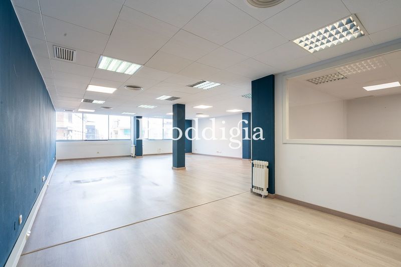 Luminosa oficina de 127 m2 en la calle Tusset