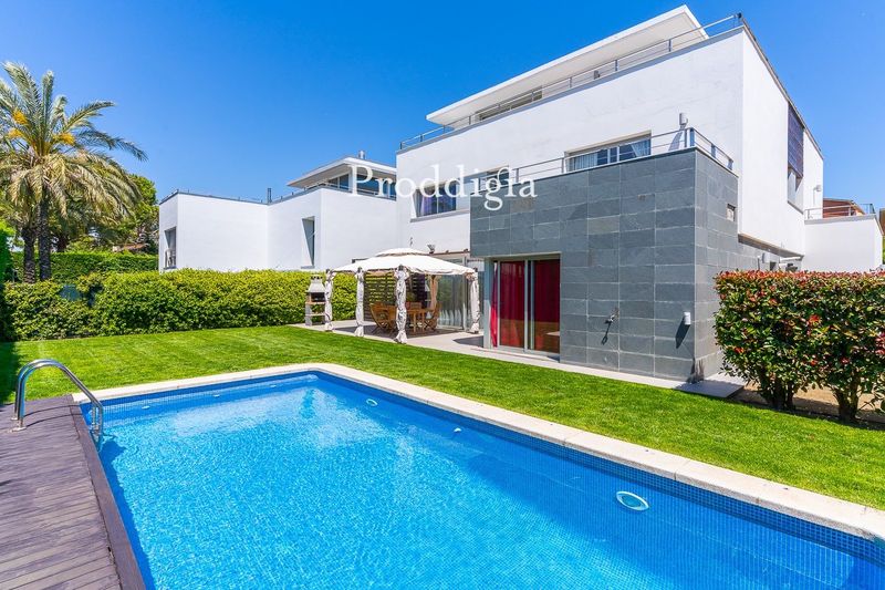 VISITA VIRTUAL DISPONIBLE Lujosa casa independiente con piscina en Mirasol