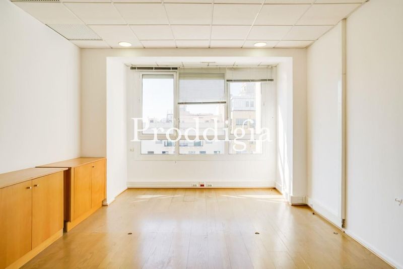 Oficina de 96 m2 en finca señorial en Paso de Gracia.