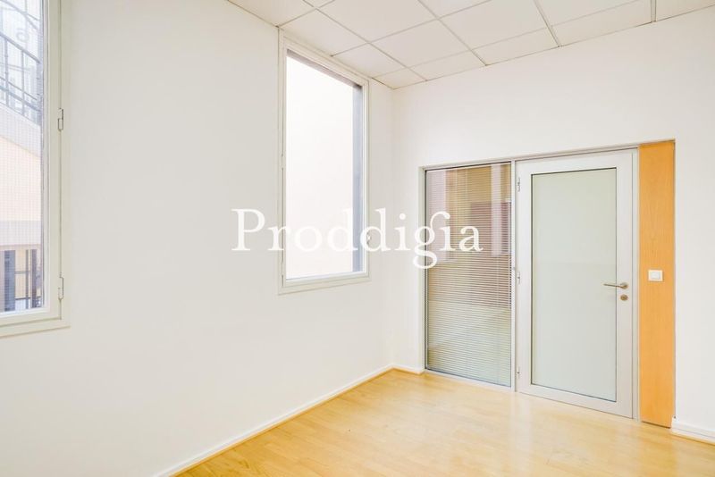 Oficina de 96 m2 en finca señorial en Paso de Gracia.