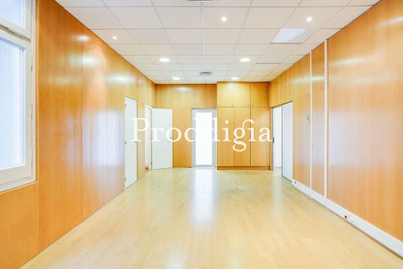 Oficina de 96 m2 en finca señorial en Paso de Gracia.