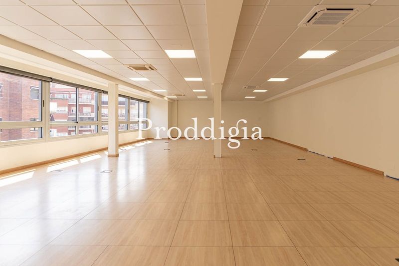 Fantástica oficina situada en Les Corts