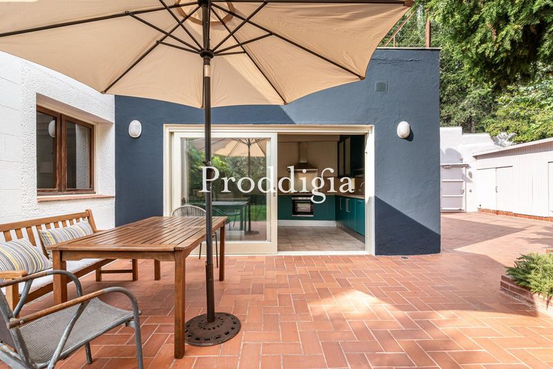 Casa a cuatro vientos muy luminosa en Sarrià