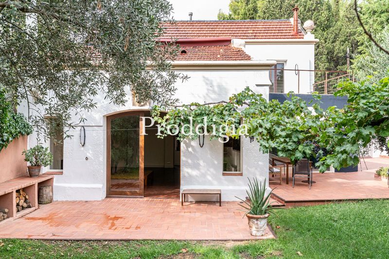 Casa a cuatro vientos muy luminosa en Sarrià