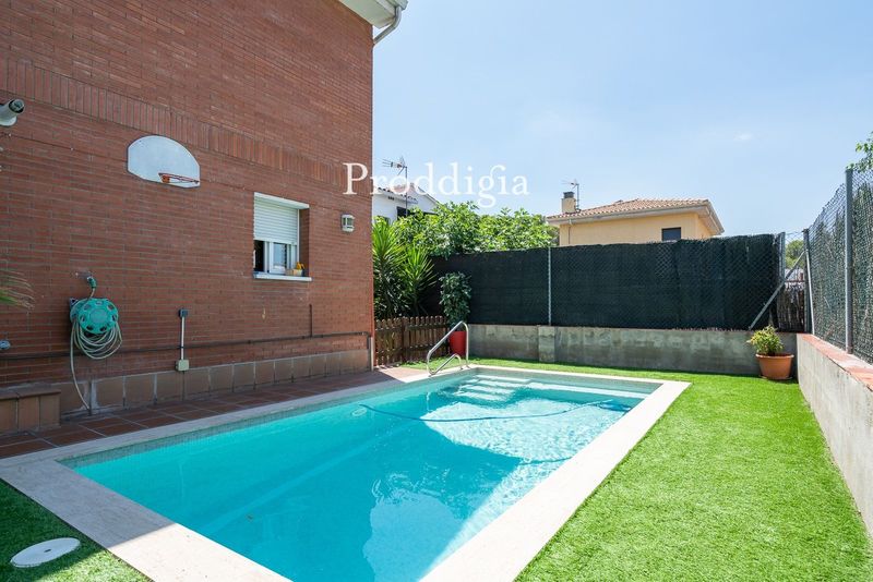 Casa con piscina en Mirasol