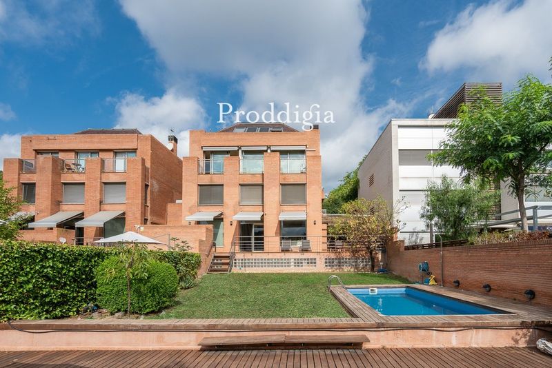 Casa con jardín y piscina en zona Bonanova