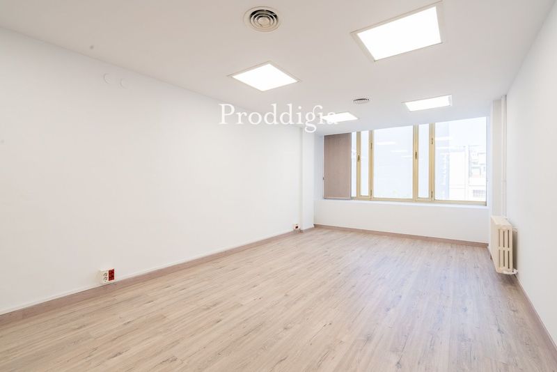 Renovated office in Travessera de Gracia with Tusset street