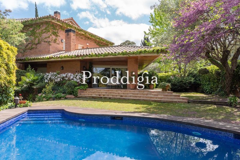VISITA VIRTUAL DISPONIBLE. Impresionante casa en zona Arxiu