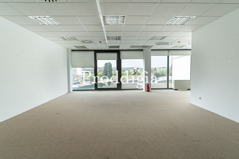 Bonitas y Cómodas oficinas en la entrada a la Ciudad