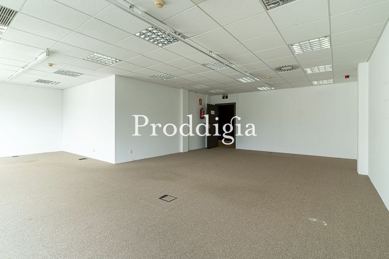 Bonitas y Cómodas oficinas en la entrada a la Ciudad