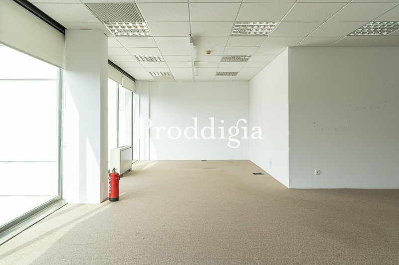 Bonitas y Cómodas oficinas en la entrada a la Ciudad