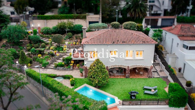 Alquiler Temporal de Abril a Mayo - Encantadora casa renovada con piscina y espacio chill out en Valldoreix