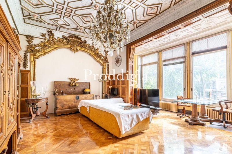 Elegante vivienda histórica en el corazón de la l'Eixample.