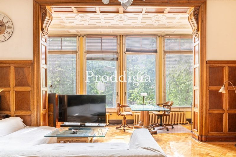 Elegante vivienda histórica en el corazón de la l'Eixample.