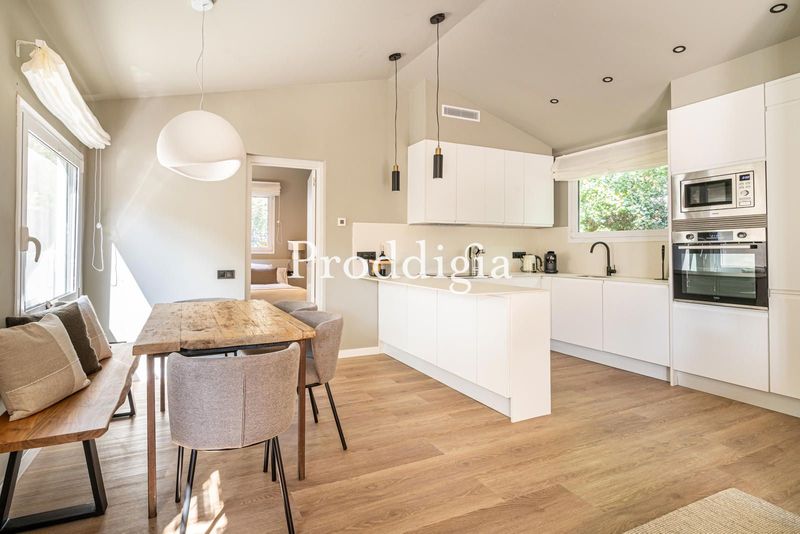 Encantadora villa renovada con piscina y espacio chill out en Valldoreix