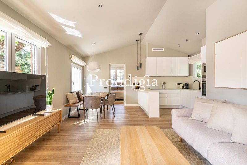 Encantadora villa renovada con piscina y espacio chill out en Valldoreix