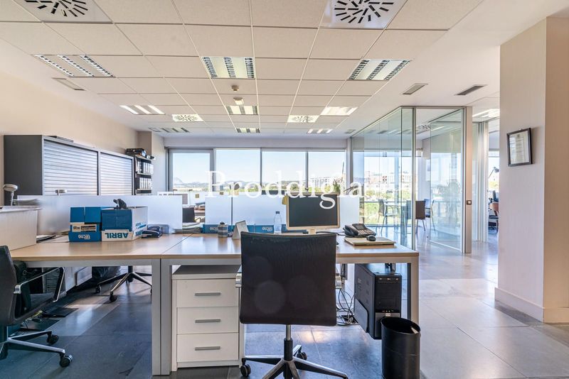Oficina de 200 m² con 5 despachos con vistas en Sant Cugat
