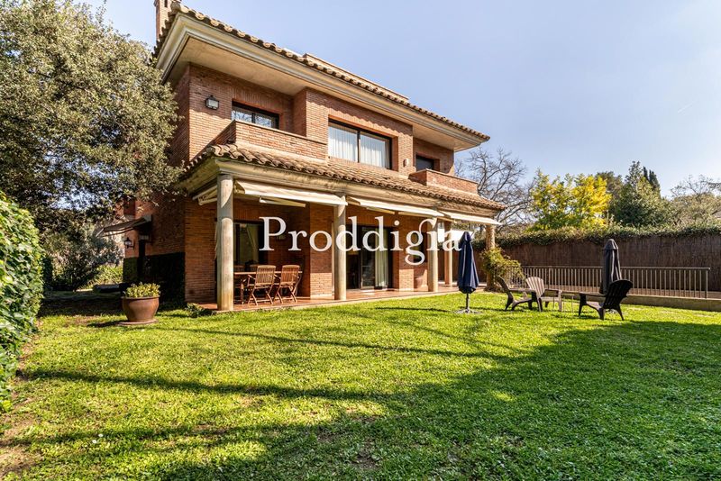 Exclusiva casa con jardín y piscina en Can Trabal