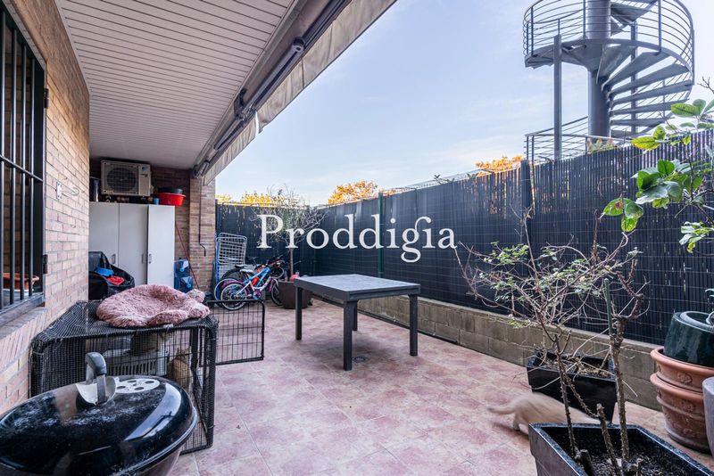 Planta baja de 4 habitaciones en el centro de Sant Cugat con piscina comunitaria